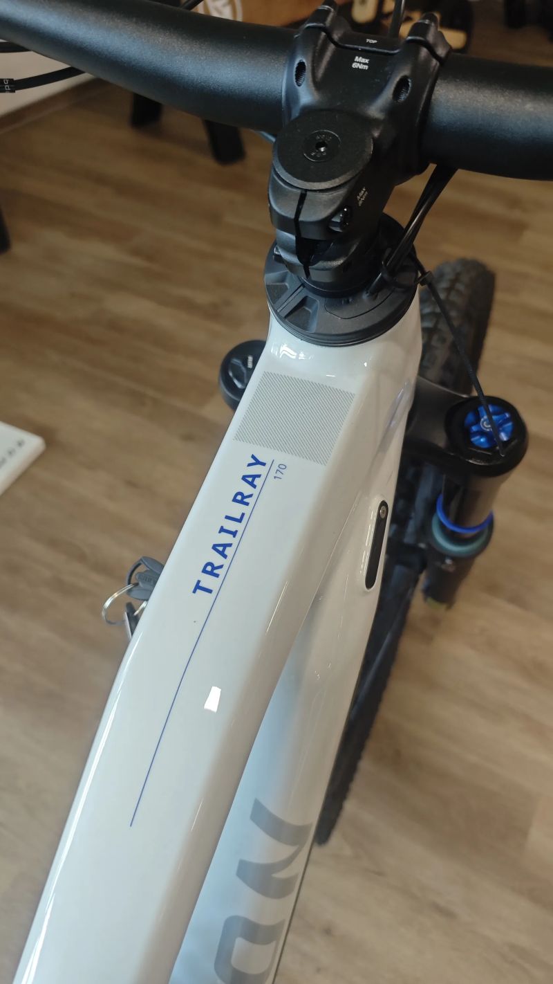 Raymon TrailRay 170 Storm Silver vel. M, Nové kolo se zárukou ! , ušetříte 35 700,- Kč