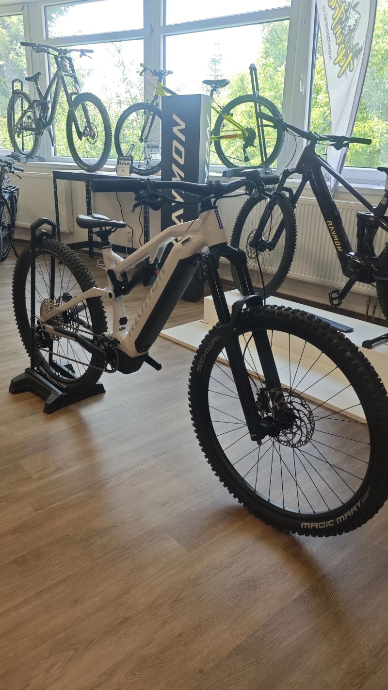 Raymon TrailRay 170 Storm Silver vel. M, Nové kolo se zárukou ! , ušetříte 35 700,- Kč