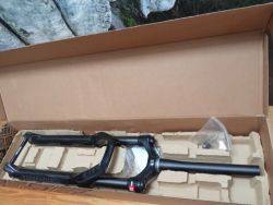 Odpružená vidlice RockShox Recon Silver RL 27.5" Boost 130mm (FS-RCNS-RL-D1)