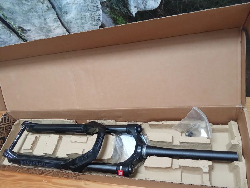 Odpružená vidlice RockShox Recon Silver RL 27.5" Boost 130mm (FS-RCNS-RL-D1)