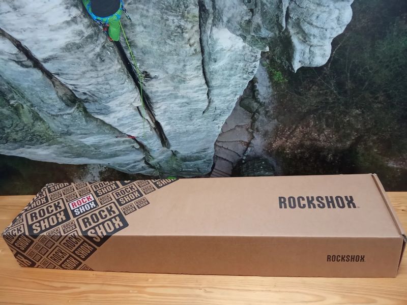 Odpružená vidlice RockShox Recon Silver RL 27.5" Boost 130mm (FS-RCNS-RL-D1)