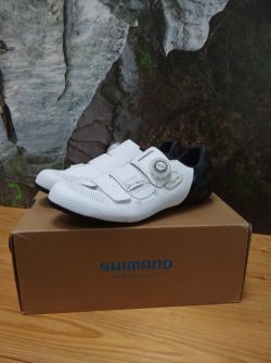 Tretry Shimano RC5 (SH-RC502) White, vel. 40