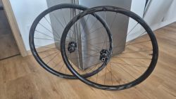 Zapletená karbonová kola Giant TRX2 MTB 29'