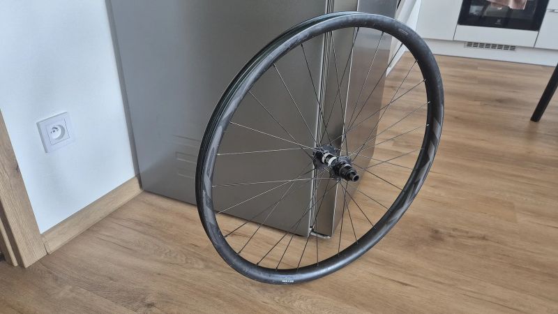 Zapletená karbonová kola Giant TRX2 MTB 29'