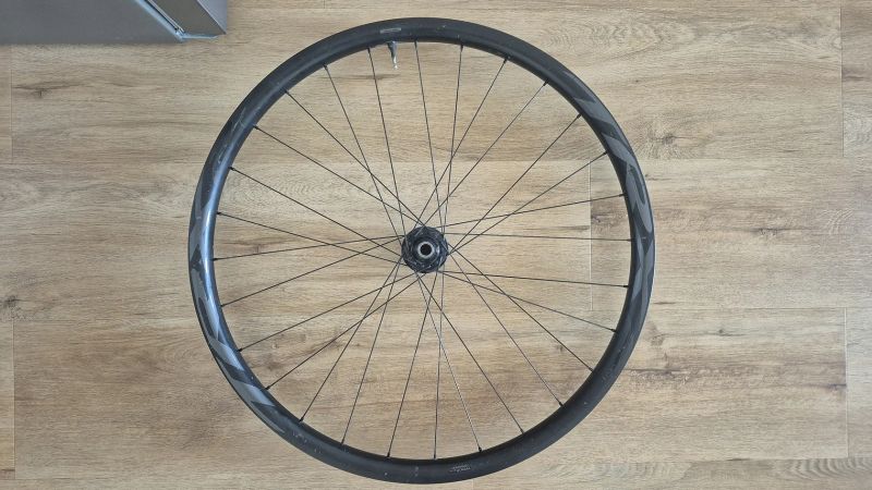 Zapletená karbonová kola Giant TRX2 MTB 29'