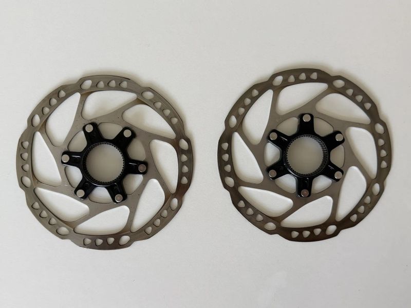 Brzdový třmen Shimano 105 BR-R7170 přední + zadní včetně kotoučů