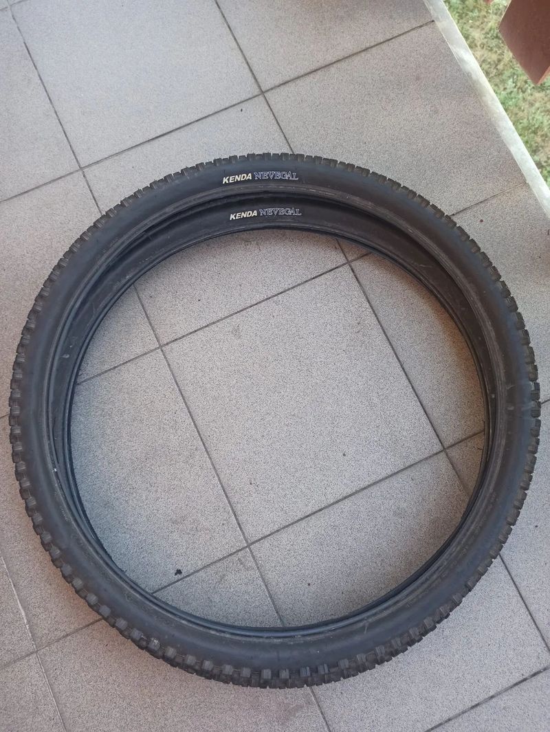 GT Avalanche 1.0 26" – Deore XT (Jako nové)