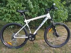 GT Avalanche 1.0 26" – Deore XT (Jako nové)