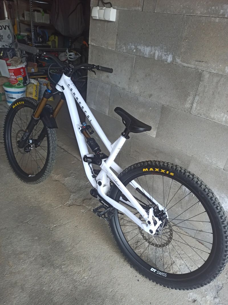 Commencal Clash 2025