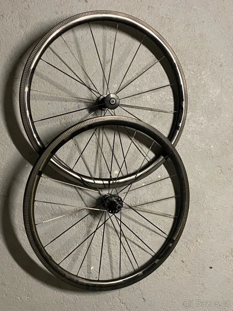 Karbonová kola Idea R35 1065g
