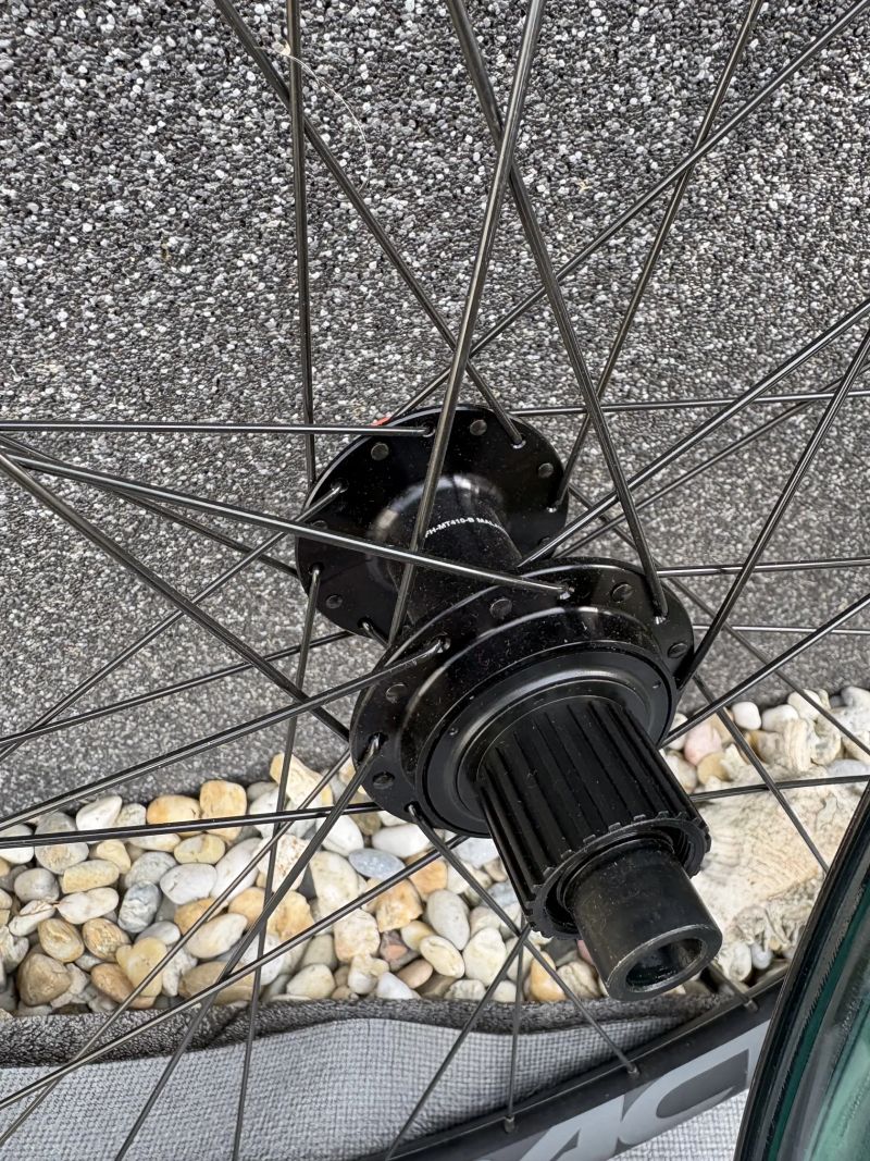 Zapletená kola RACEFACE AR27 29”