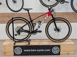 Trek PROCALIBER 9.8.- karbonova kola bontrager