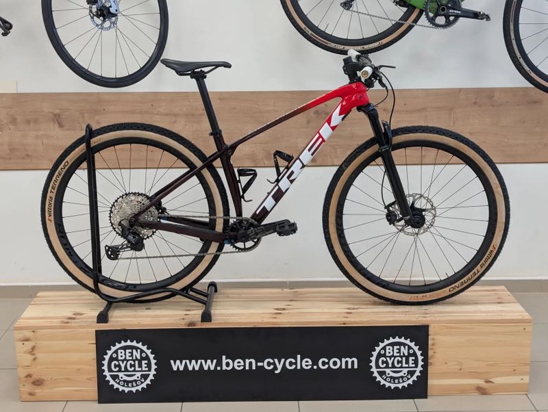 Trek PROCALIBER 9.8.- karbonova kola bontrager