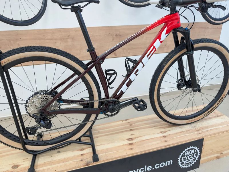 Trek PROCALIBER 9.8.- karbonova kola bontrager