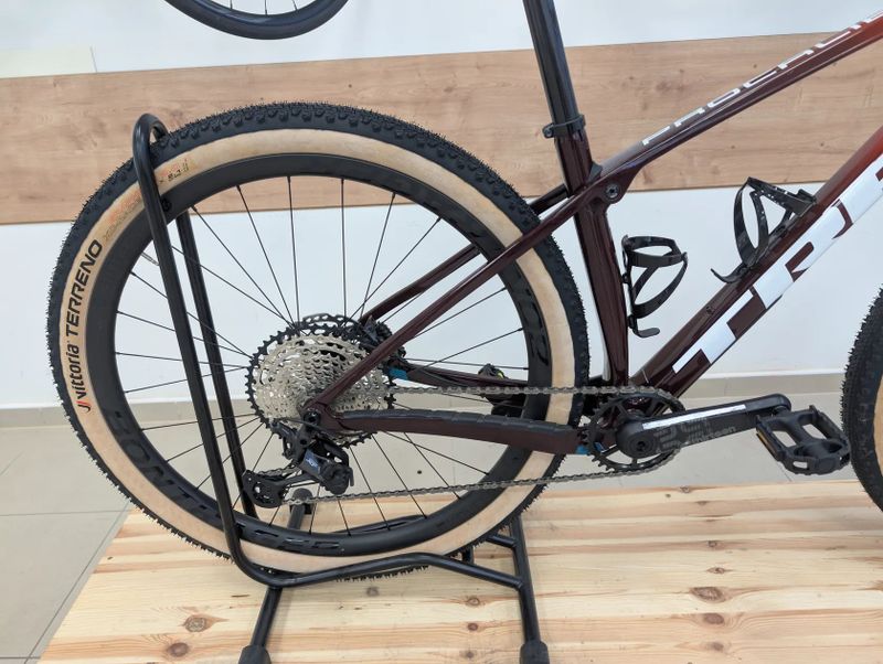 Trek PROCALIBER 9.8.- karbonova kola bontrager