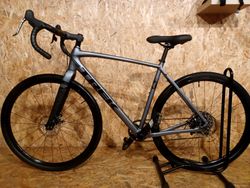 Gravel TREK Checkpoint ALR 4 MATTE GALACTIC GREY 2025, velikost rámu 56