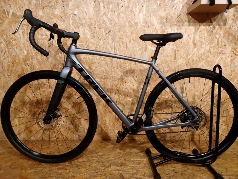 Gravel TREK Checkpoint ALR 4 MATTE GALACTIC GREY 2025, velikost rámu 56