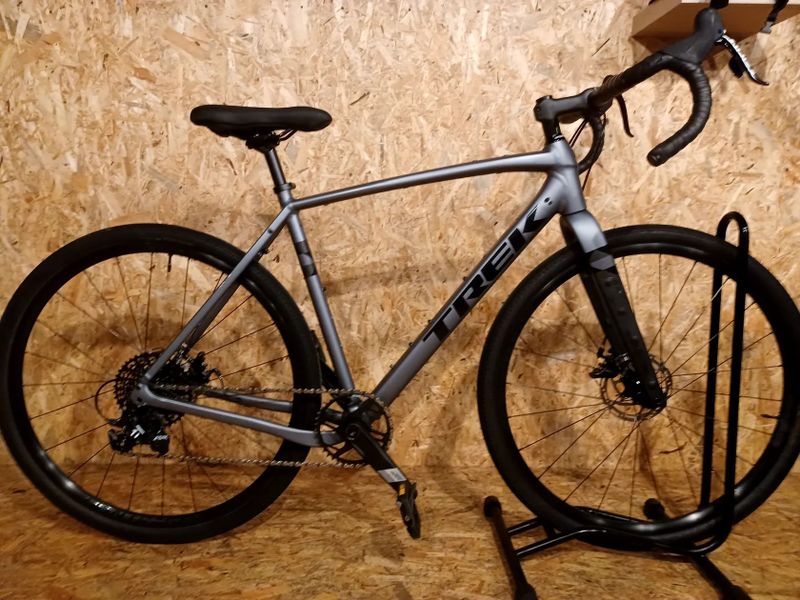 Gravel TREK Checkpoint ALR 4 MATTE GALACTIC GREY 2025, velikost rámu 56