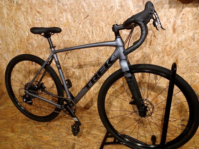 Gravel TREK Checkpoint ALR 4 MATTE GALACTIC GREY 2025, velikost rámu 56