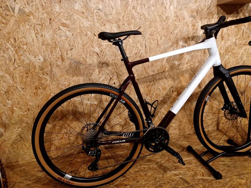 Gravel kolo Focus Atlas 6.8 2025, velikost rámu XL