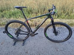 KARBONOVÉ HORSKÉ KOLO CUBE, SHIMANO XT, JAKO NOVÉ