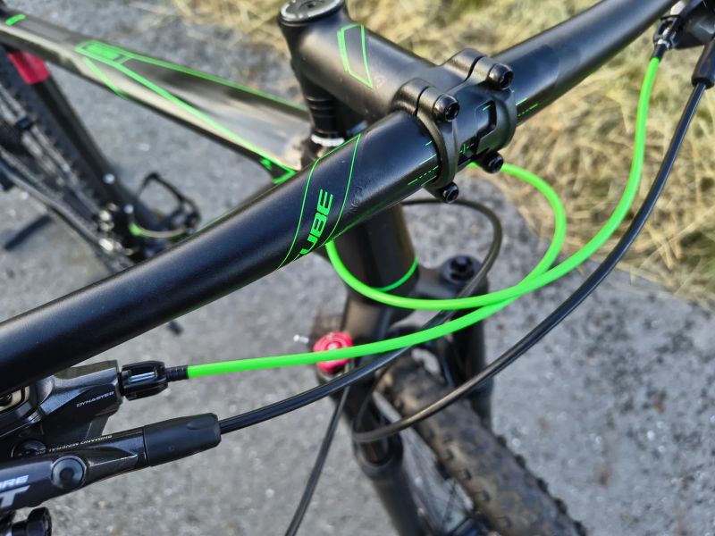 KARBONOVÉ HORSKÉ KOLO CUBE, SHIMANO XT, JAKO NOVÉ
