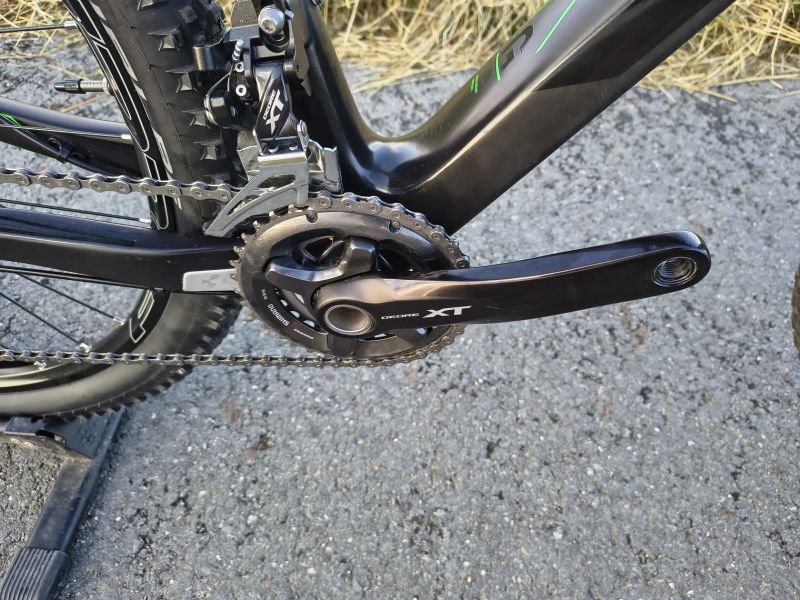 KARBONOVÉ HORSKÉ KOLO CUBE, SHIMANO XT, JAKO NOVÉ
