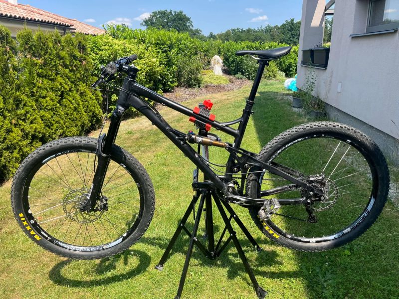 Banshee Spitfire (V2) – 27.5" – Kultovní all-mountain, vel. L