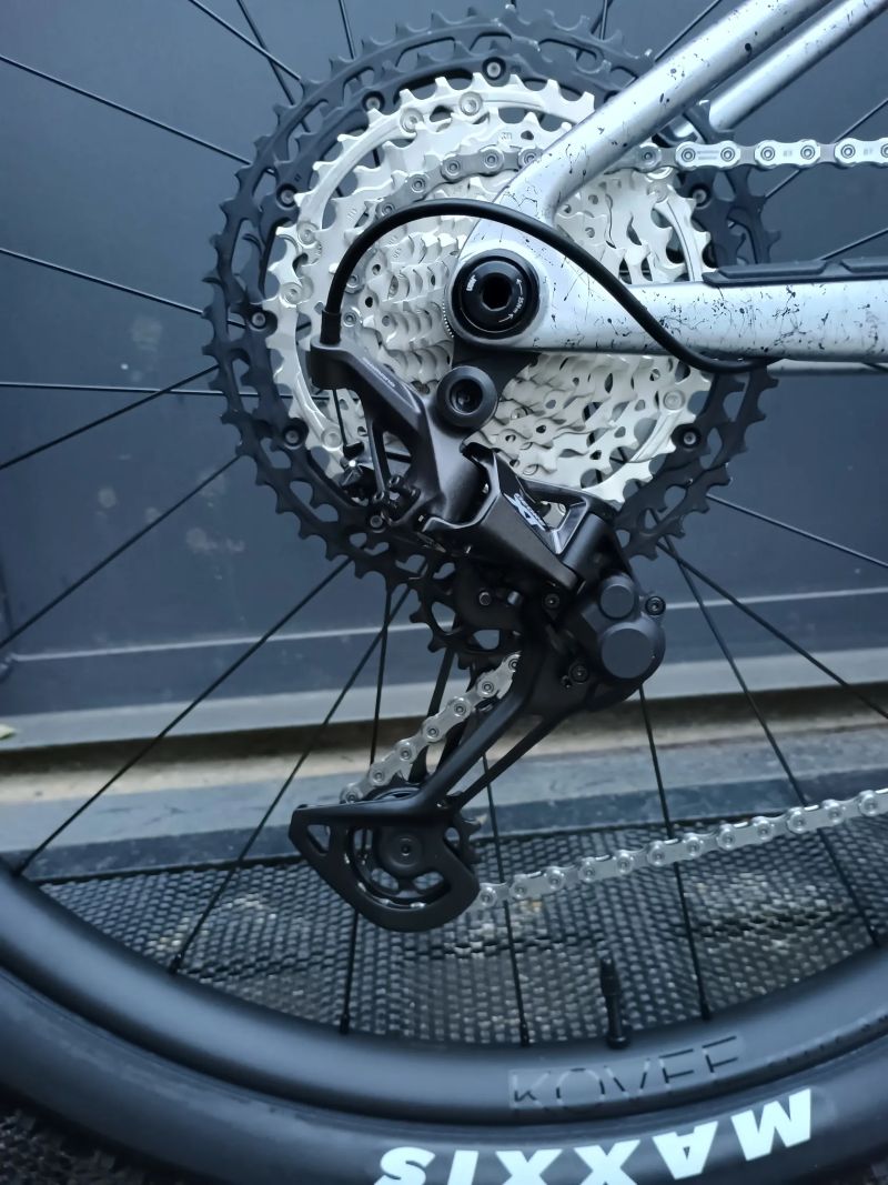 Téměř nový Trek Supercaliber 9.8 XT