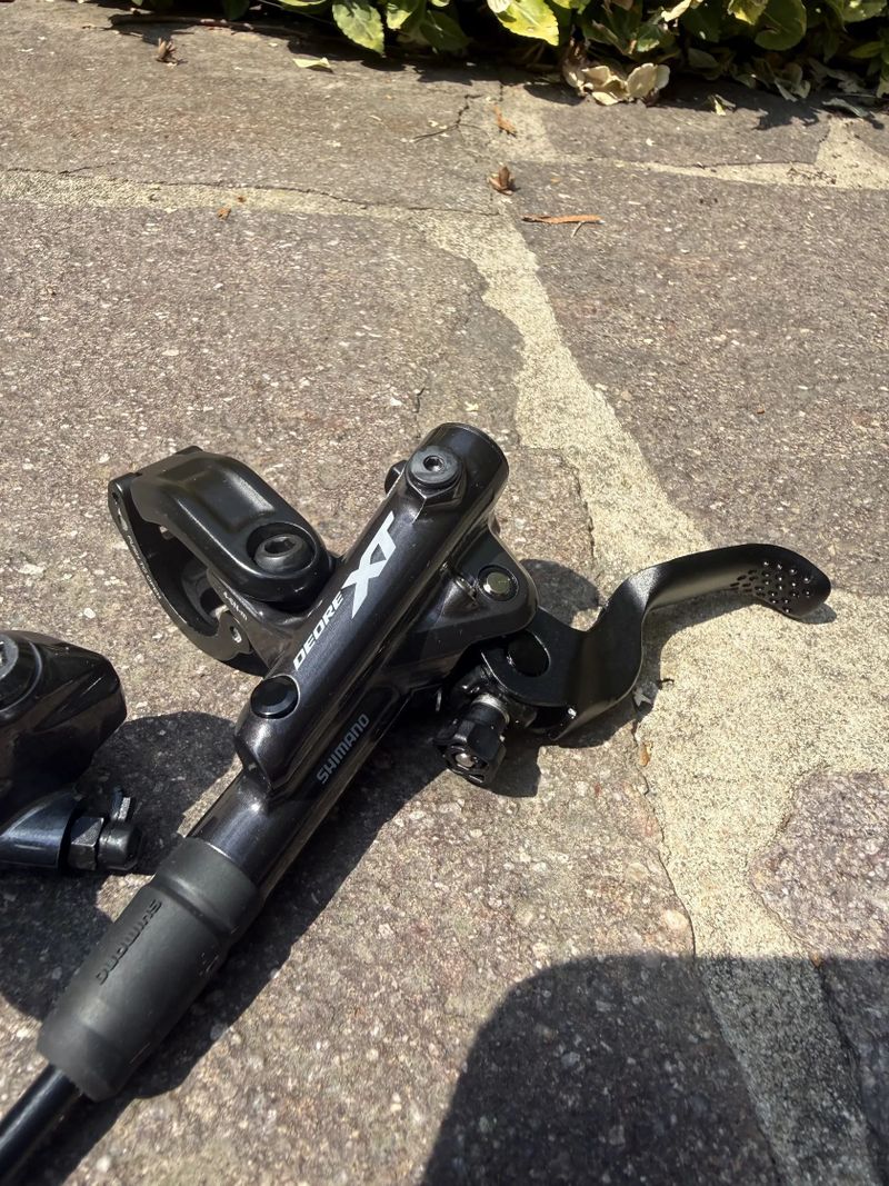 Brzdy Shimano XT 4 pístkové s levou pákou