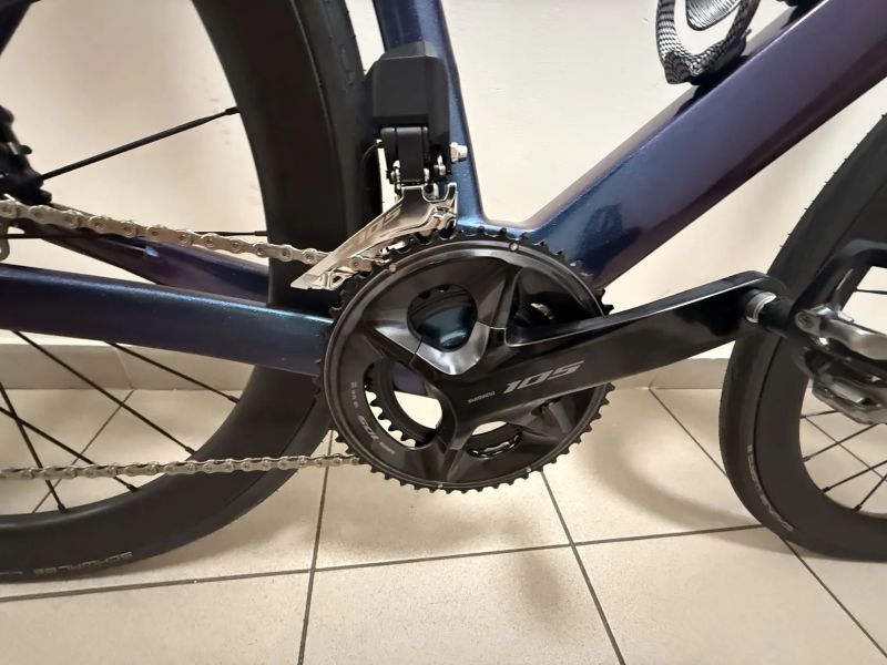 Silnička vlastní stavba NOVÁ na 175-180 cm, carbon, shimano 105 Di2, chameleon barva