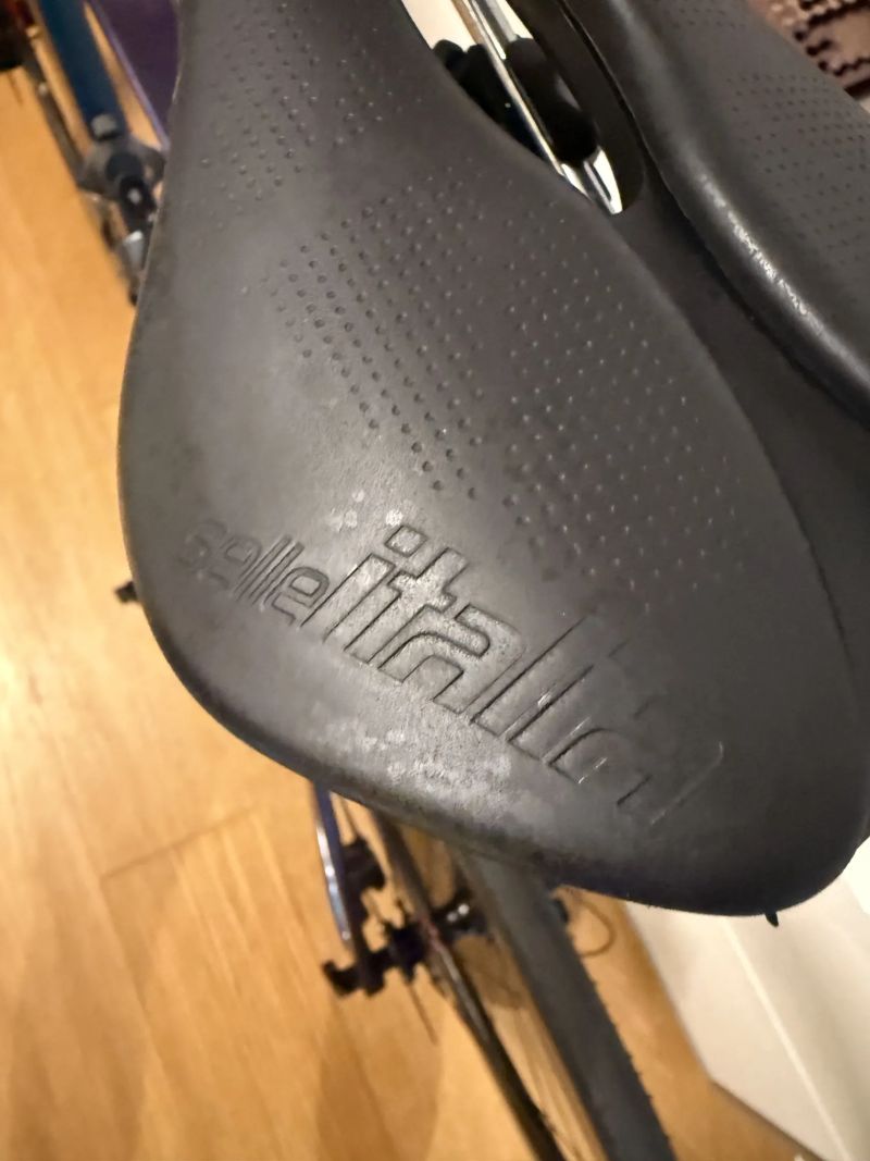 Silnička vlastní stavba NOVÁ na 175-180 cm, carbon, shimano 105 Di2, chameleon barva