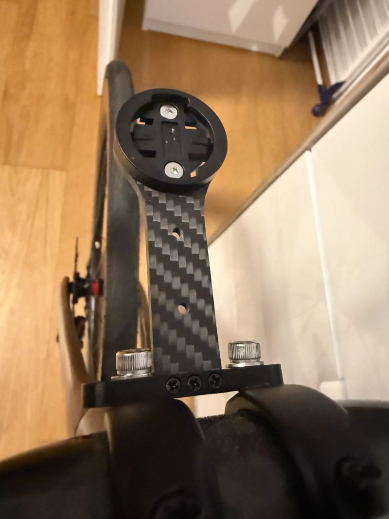 Silnička vlastní stavba NOVÁ na 175-180 cm, carbon, shimano 105 Di2, chameleon barva