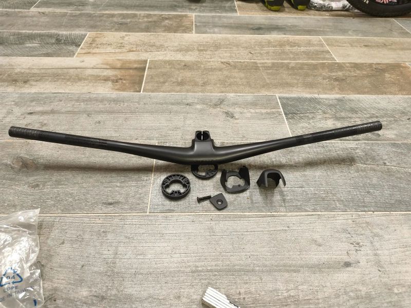 karbonový kokpit SYNCROS Hixon iC SL 780mm