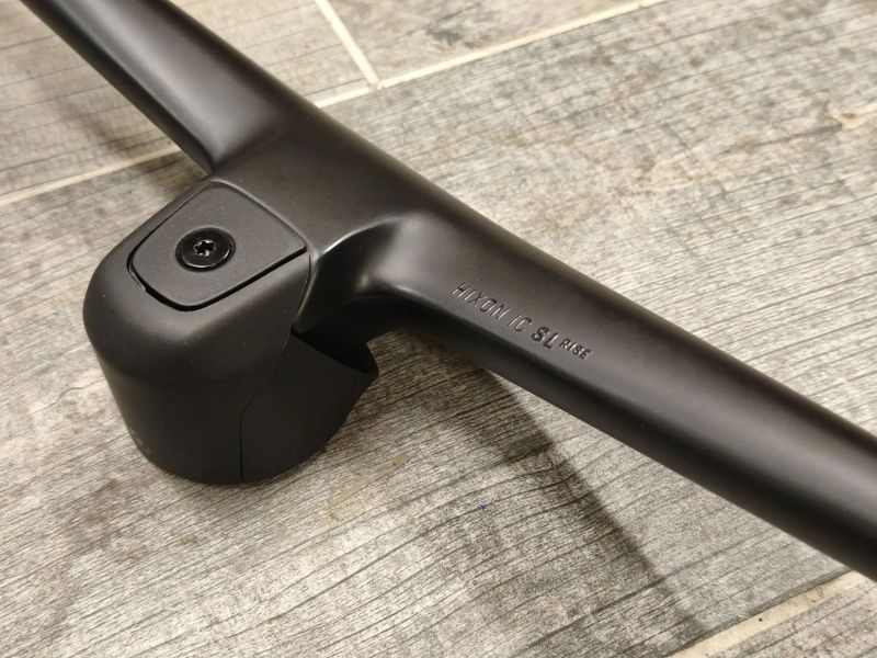 karbonový kokpit SYNCROS Hixon iC SL 780mm