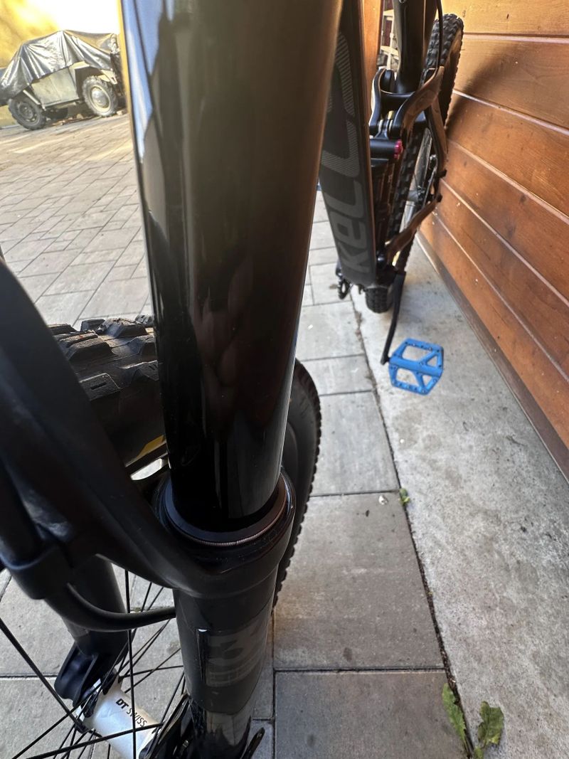 Kellys eraser 90 vel L Carbon 