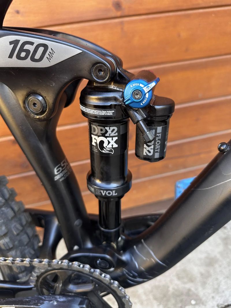 Kellys eraser 90 vel L Carbon 