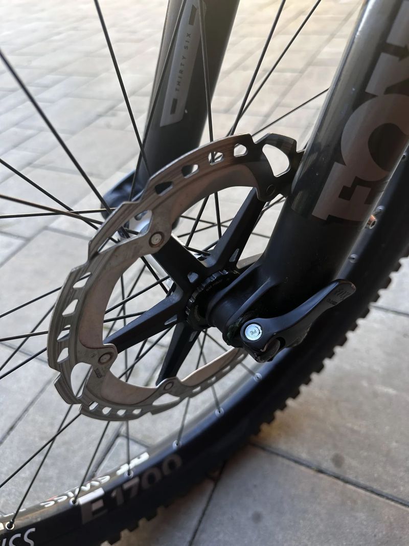 Kellys eraser 90 vel L Carbon 