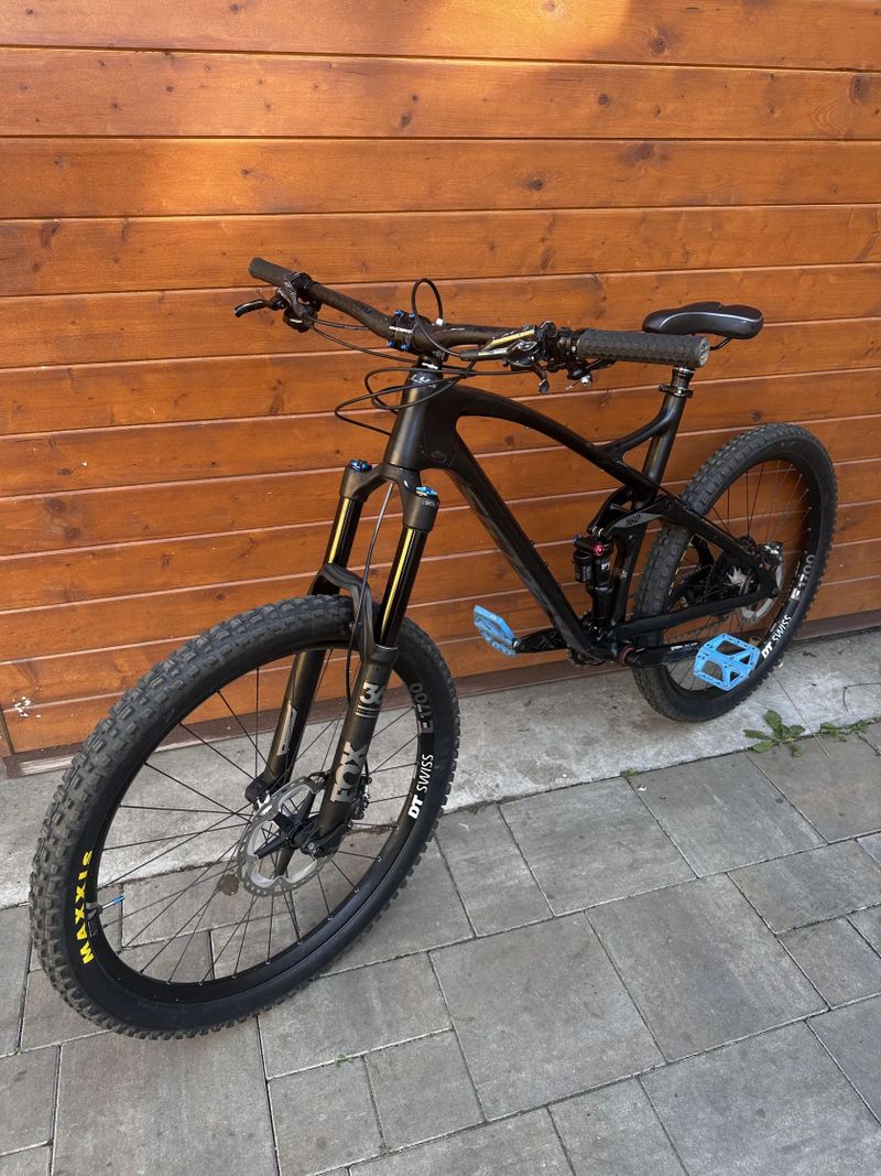 Kellys eraser 90 vel L Carbon 