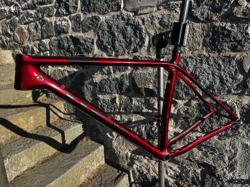 Trek Procaliber XL - rám + středové + hlavové složení