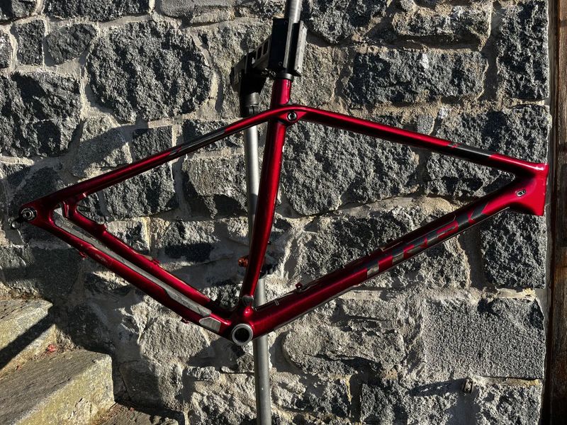 Trek Procaliber XL - rám + středové + hlavové složení