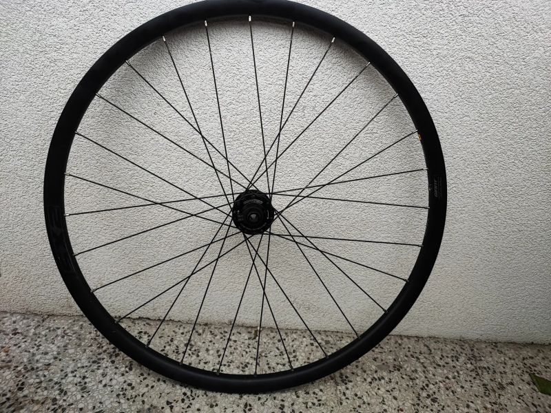 Zapletená kola GIANT SX2, dynamo CON -TEC,