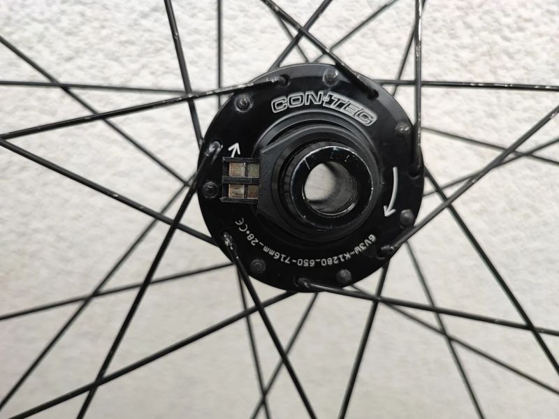 Zapletená kola GIANT SX2, dynamo CON -TEC,