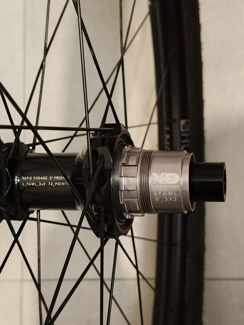HUNT hliníková 29" XC kola váha 1517g