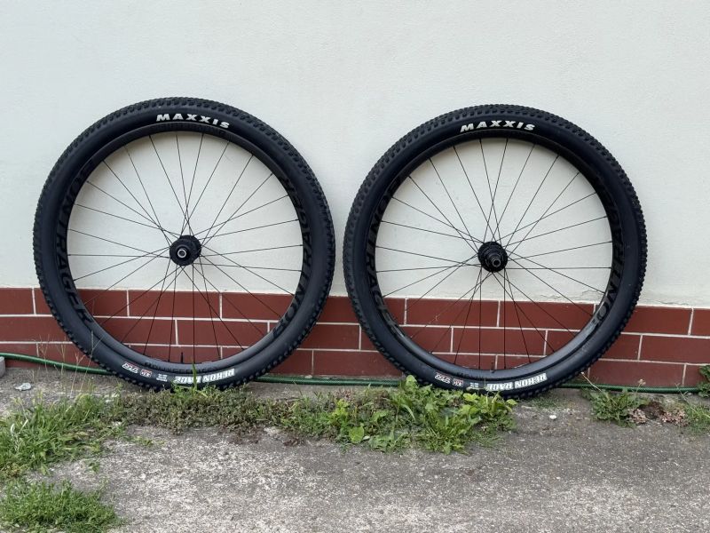 Bontrager Kovee Elite 23, ořech XD