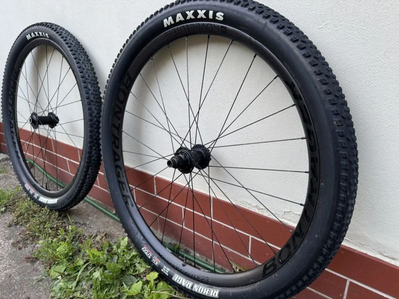 Bontrager Kovee Elite 23, ořech XD