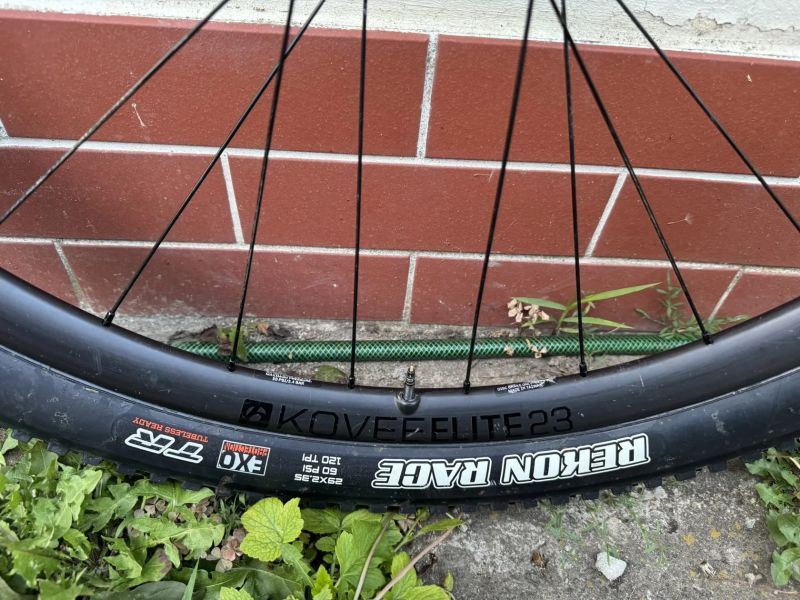 Bontrager Kovee Elite 23, ořech XD