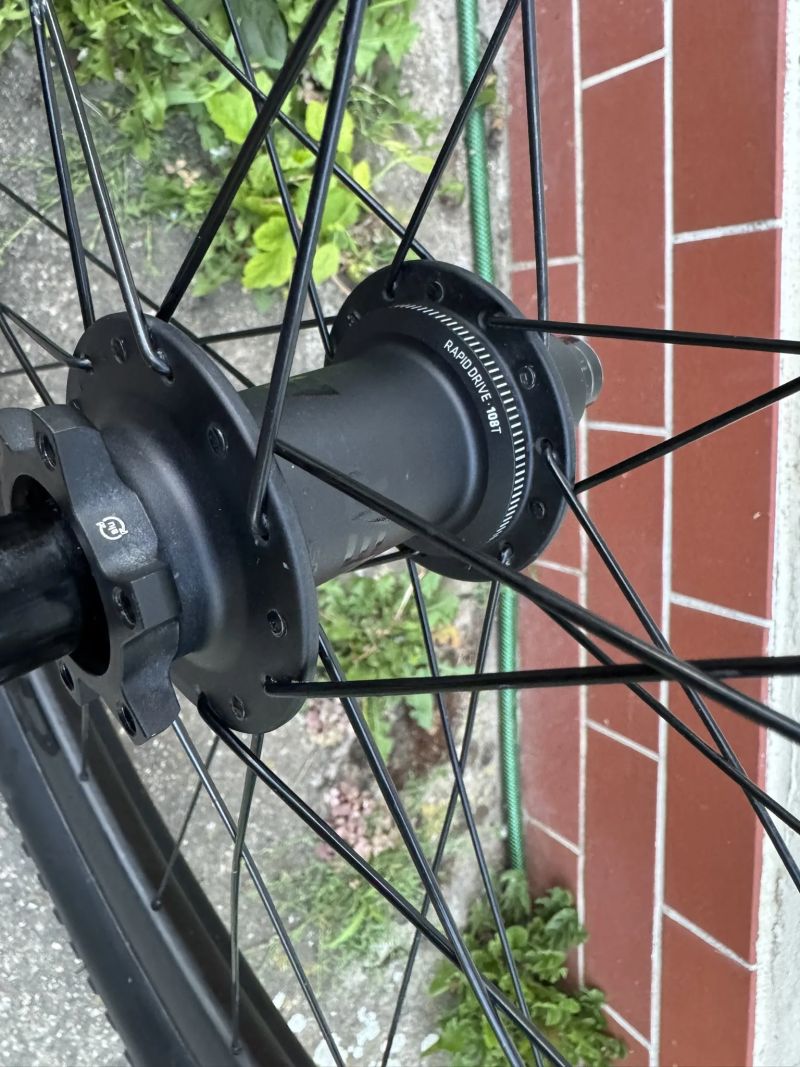 Bontrager Kovee Elite 23, ořech XD