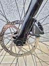 Jedinečný Kellys Soot 30 GRAVEL (Vel. M /172 -182 cm) – rovná řídítka, GRX hydraulika, stav nového