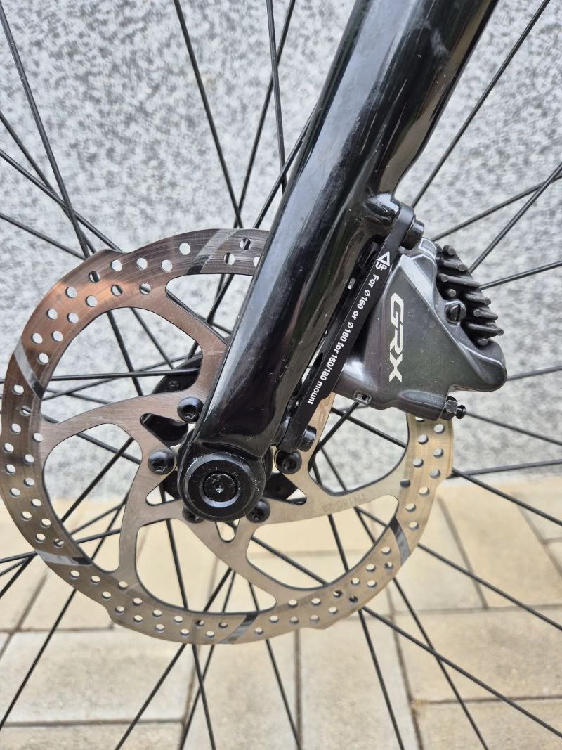 Jedinečný Kellys Soot 30 GRAVEL (Vel. M /172 -182 cm) – rovná řídítka, GRX hydraulika, stav nového
